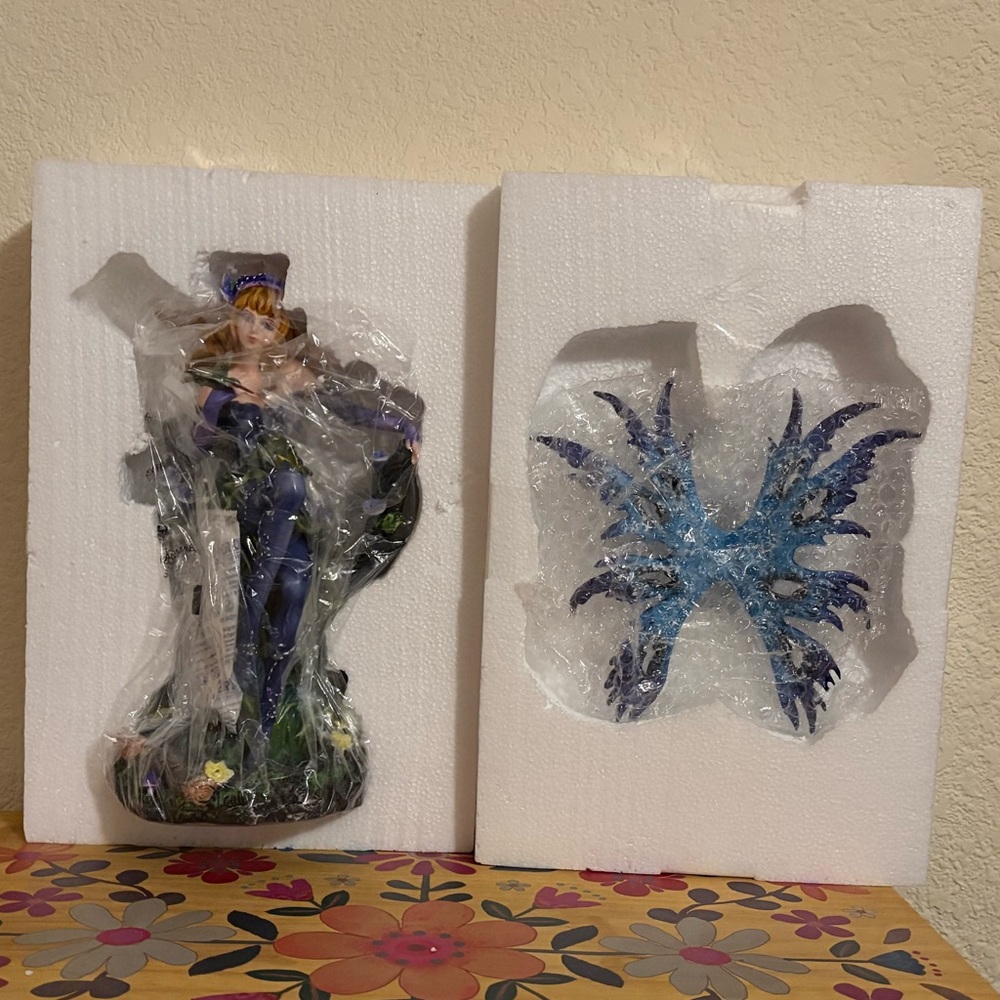 FC Design Blue Spring Fairy w/ Hummingbird Statue - Picture 5 of 8